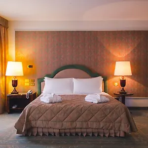 https://grand-excelsior.taorminaitalyhotels.com